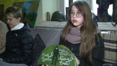 "Метал перемоги": на Волині діти розмальовують гільзи та уламки ракет "Метал перемоги": на Волині діти розмальовують гільзи та уламки ракет