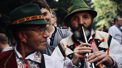 На Синевирському перевалі Закарпаття провели отари на полонину На Синевирському перевалі Закарпаття провели отари на полонину