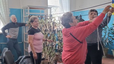 Волонтери з Коростеня сплели 1200 сіток та пошили понад 2000 пар білизни для ЗСУ Волонтери з Коростеня сплели 1200 сіток та пошили понад 2000 пар білизни для ЗСУ