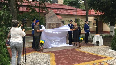 "Місць для нових імен немає". В Одесі відкрили меморіал пам'яті нацгвардійців, загиблих на Донбасі "Місць для нових імен немає". В Одесі відкрили меморіал пам'яті нацгвардійців, загиблих на Донбасі