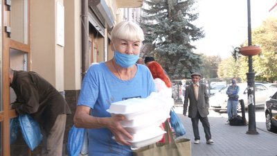 Майже 300 потребуючих щодня годує Франківський Карітас