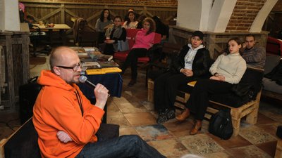 "Ми почали вигравати інформаційну віну". Письменник Андрій Бондар зустрівся з кропивничанами "Ми почали вигравати інформаційну віну". Письменник Андрій Бондар зустрівся з кропивничанами