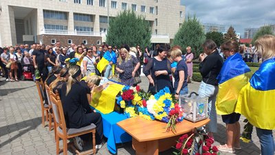 Церемонія прощання із полеглим Олександром Буряком. Церемонія прощання із полеглим Олександром Буряком.