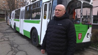 Автобуси замість тролейбусів у Хмельницькому: чи потрібно в них платити пільговикам Автобуси замість тролейбусів у Хмельницькому: чи потрібно в них платити пільговикам