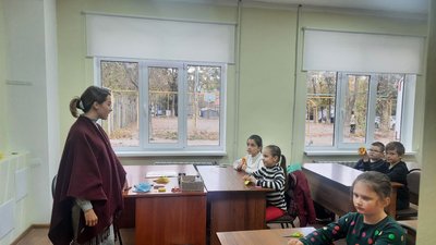 "Роблю, щоб підтримати армію". У Вінниці провели дитячий майстер-клас із виготовлення значків "Роблю, щоб підтримати армію". У Вінниці провели дитячий майстер-клас із виготовлення значків
