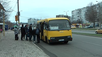 Обмеження роботи транспорту в Запоріжжі. Як містяни діставалися на роботу Обмеження роботи транспорту в Запоріжжі. Як містяни діставалися на роботу