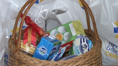 Продукти майже місяць приносили полтавці Продукти майже місяць приносили полтавці