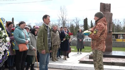 У Житомирі попрощалися з 19-річним військовослужбовцем 26 артилерійської бригади Дмитром Абрамчуком У Житомирі попрощалися з 19-річним військовослужбовцем 26 артилерійської бригади Дмитром Абрамчуком