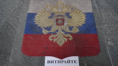 Бронежилет зі слідами крові: у Черкаському музеї представили військову виставку Бронежилет зі слідами крові: у Черкаському музеї представили військову виставку