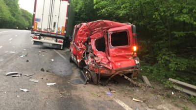 У Вінниці зіткнулися вантажівка та мікроавтобус: загинув водій
