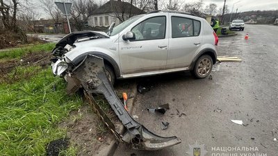 Автівка внаслідок ДТП, Сумська область, 12 грудня, 2025 рік