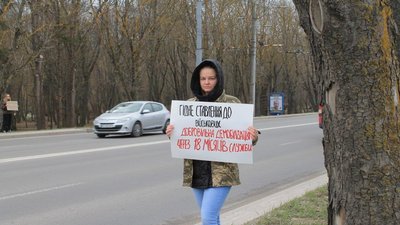 Вероніка Заярська під час акцій за демобілізацію Вероніка Заярська під час акцій за демобілізацію