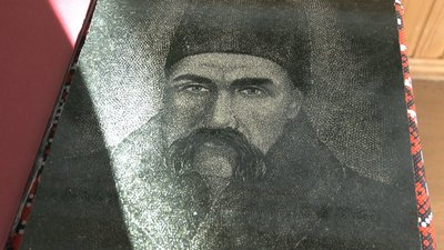 "Бабцю, Україна буде все одно". Репортаж із села Бовшів на Франківщині, де зростав Герой України на позивний Да Вінчі "Бабцю, Україна буде все одно". Репортаж із села Бовшів на Франківщині, де зростав Герой України на позивний Да Вінчі