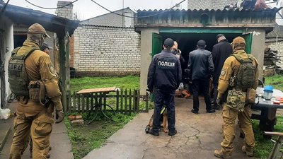 У Миколаєві затримали ймовірних учасників наркоугрупування, які намагалися підкупити поліцію У Миколаєві затримали ймовірних учасників наркоугрупування, які намагалися підкупити поліцію