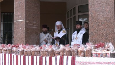 У середмісті Івано-Франківська єпископи УГКЦ та ПЦУ спільно освятили великодні кошики У середмісті Івано-Франківська єпископи УГКЦ та ПЦУ спільно освятили великодні кошики