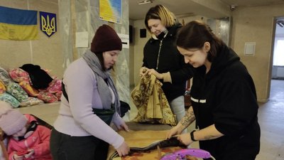На Прикарпатті підприємство з виробництва чаю та переробки трави виготовляє матраци на потреби армії На Прикарпатті підприємство з виробництва чаю та переробки трави виготовляє матраци на потреби армії