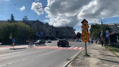 У Тернополі біля дамби ставу змінюють правила кругового руху У Тернополі біля дамби ставу змінюють правила кругового руху