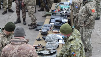 Бійці одеської бригади під час навчань випробували протитанкові "Джавеліни" Бійці одеської бригади під час навчань випробували протитанкові "Джавеліни"