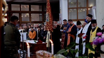 На Тернопільщині попрощалися з загиблим військовим Василем Мармусом На Тернопільщині попрощалися з загиблим військовим Василем Мармусом