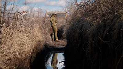 Фронт на Луганщині в лютому 2022 року. Фронт на Луганщині в лютому 2022 року.