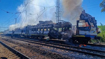 Поїзд «Ізюм Харків» горить після влучання РФ