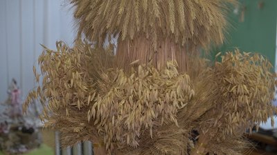 Дідух - символ урожаю, добробуту і багатства Дідух - символ урожаю, добробуту і багатства