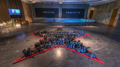 Поширення правди про воєнні злочини Росії: біля будівлі ООН відкриють виставку, присвячену війні