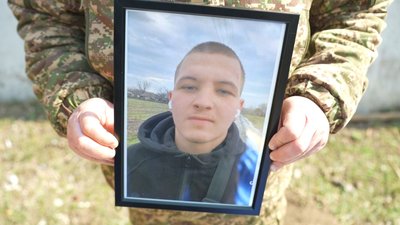 У Запоріжжі попрощались із 19-річним військовим Артемом Туйматовим