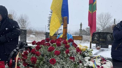 На Тернопільщині вшанували пам’ять загиблого полковника Романа Гаха На Тернопільщині вшанували пам’ять загиблого полковника Романа Гаха