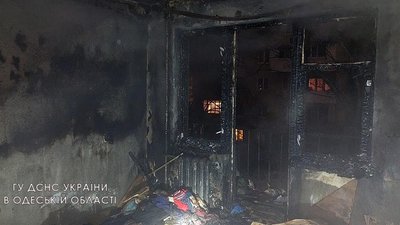 В Одесі горіла квартира та балкони. Госпіталізували сімох людей В Одесі горіла квартира та балкони. Госпіталізували сімох людей