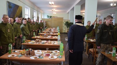 Військовослужбовці Тернопільщини зустріли Святвечір з кутею і колядою Військовослужбовці Тернопільщини зустріли Святвечір з кутею і колядою