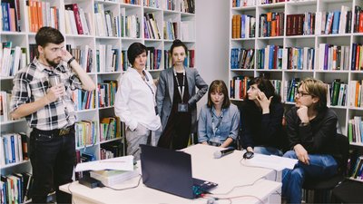 "Всі випробування – на краще": як працює Перша мандрівна бібліотека України з Луганщини "Всі випробування – на краще": як працює Перша мандрівна бібліотека України з Луганщини