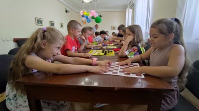 Для дітей у Луцьку організували майстерклас з гри у шашки