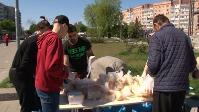 Допомога під час війни: в Черкасах безоплатно роздавали хліб містянам