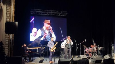 Виступає Рей Браун-молодший з колективом Виступає Рей Браун-молодший з колективом
