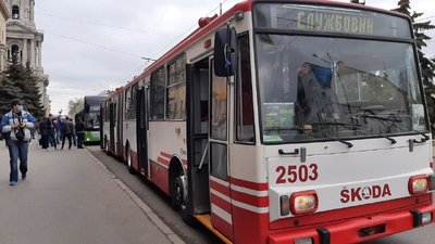 У центрі Харкова — парад та виставка тролейбусів У центрі Харкова — парад та виставка тролейбусів