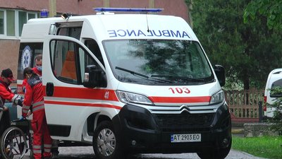 "Деякі мають при собі зброю": франківські медики розповіли про роботу з п'яними пацієнтами
