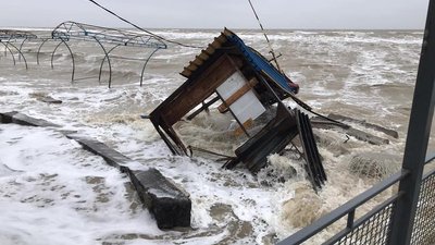 На азовському узбережжі у Запорізькій області шторми призвели до руйнівних наслідків На азовському узбережжі у Запорізькій області шторми призвели до руйнівних наслідків