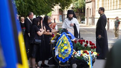 В Ужгороді попрощалися із полеглим захисником Юрієм Легезою В Ужгороді попрощалися із полеглим захисником Юрієм Легезою