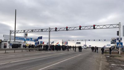 Поліція відкрила кримінальне провадження через перекриття дороги під Одесою Поліція відкрила кримінальне провадження через перекриття дороги під Одесою