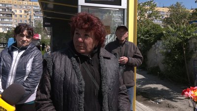 У Дніпрі напереродні поминальних днів торгують штучними квітами. Що кажуть продавці та про яку небезпеку говорить еколог У Дніпрі напереродні поминальних днів торгують штучними квітами. Що кажуть продавці та про яку небезпеку говорить еколог