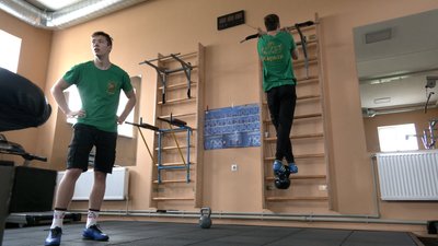 "Якраз хотіли підкачатися": історія про трійню братів-армреслерів з Харківщини "Якраз хотіли підкачатися": історія про трійню братів-армреслерів з Харківщини