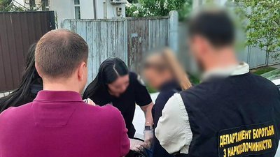 У Черкасах через збут наркотиків затримали 20-річну дівчину