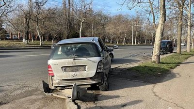 Аварія в Одесі. Госпіталізували жінку та двох дітей Аварія в Одесі. Госпіталізували жінку та двох дітей