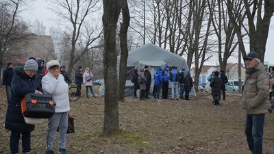 "Здавалось, будинок підстрибнув і загойдався". Очевидці розповіли про влучання безпілотника у п'ятиповерхівку у Сумах "Здавалось, будинок підстрибнув і загойдався". Очевидці розповіли про влучання безпілотника у п'ятиповерхівку у Сумах