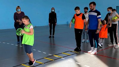У Кропивницькому футболіст-паралімпієць Євген Зінов'єв тренує дітей з інвалідністю