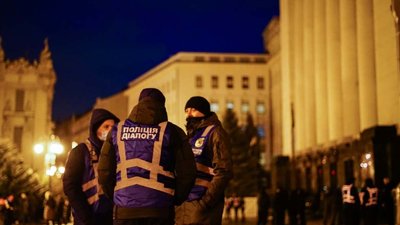 "Не чуєш? Побачиш". Під Офісом Зеленського влаштували акцію на підтримку Стерненка "Не чуєш? Побачиш". Під Офісом Зеленського влаштували акцію на підтримку Стерненка