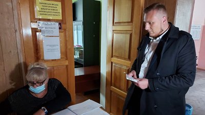 Немічев першим приніс документи на реєстрацію кандидатом у мери Харкова