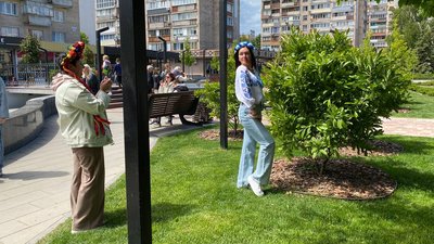 У Черкасах в сквері "Юність" танцювали у вишиванках У Черкасах в сквері "Юність" танцювали у вишиванках