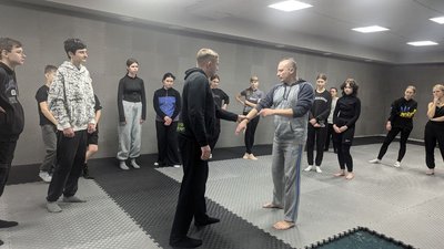 У Луцьку розпочались курси самооборони для підлітків У Луцьку розпочались курси самооборони для підлітків